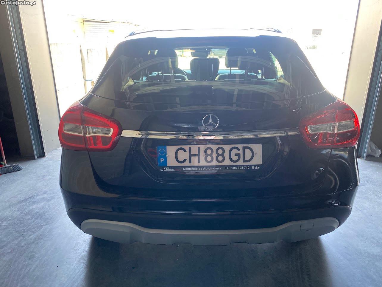 Mercedes-Benz GLA 180 Intuition — fotografia 4