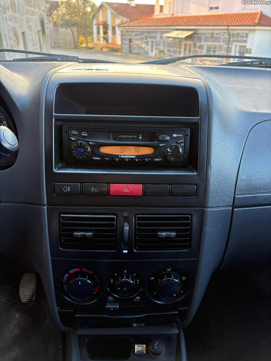 Fiat Strada Pick up com Caixa 1.3 CDTI 85cv — fotografia 5