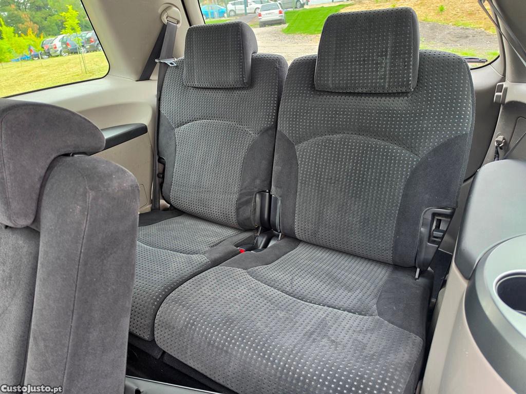 Mitsubishi Grandis 2.0DiD 136Cv 7 Lugares 11/2005 — fotografia 7