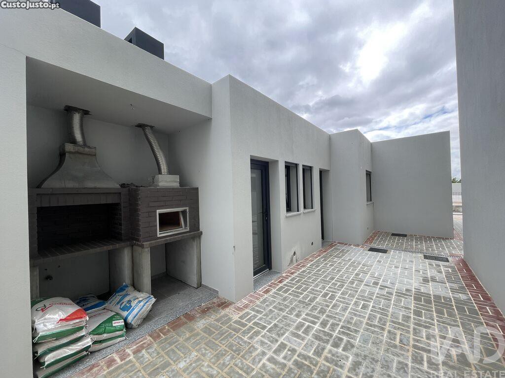 Property in Nossa Sra de Fátima, Entroncamento, Santarém