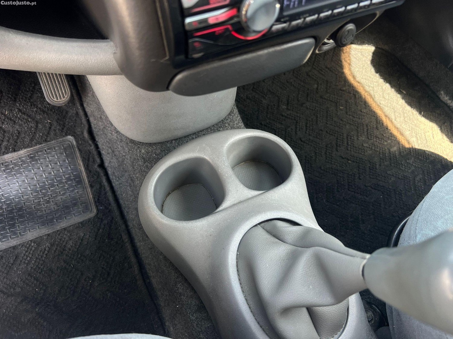 Toyota Yaris 1.0 Base C/Radio — fotografia 3