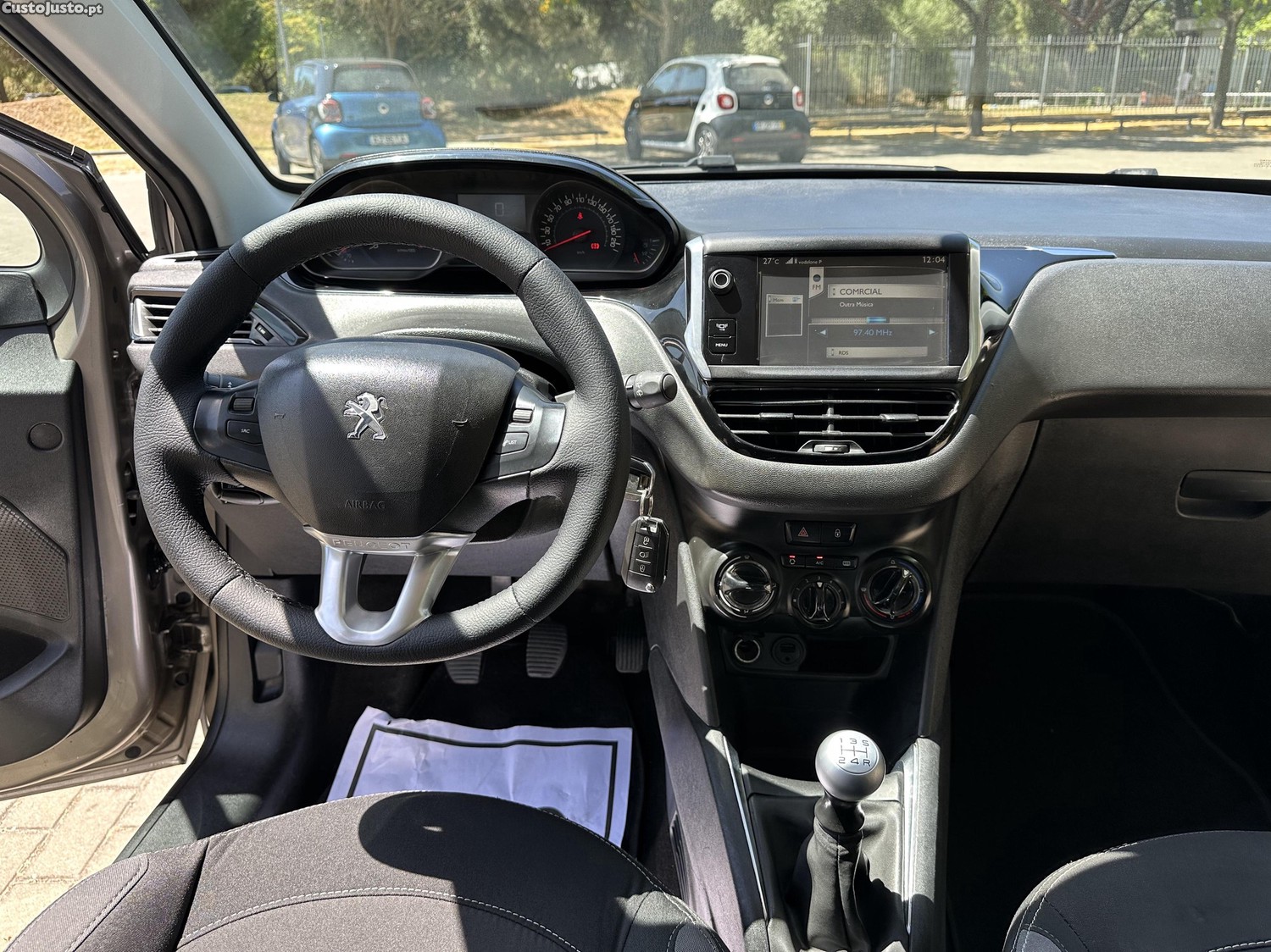 Peugeot 208 1.4 Hdi — fotografia 6