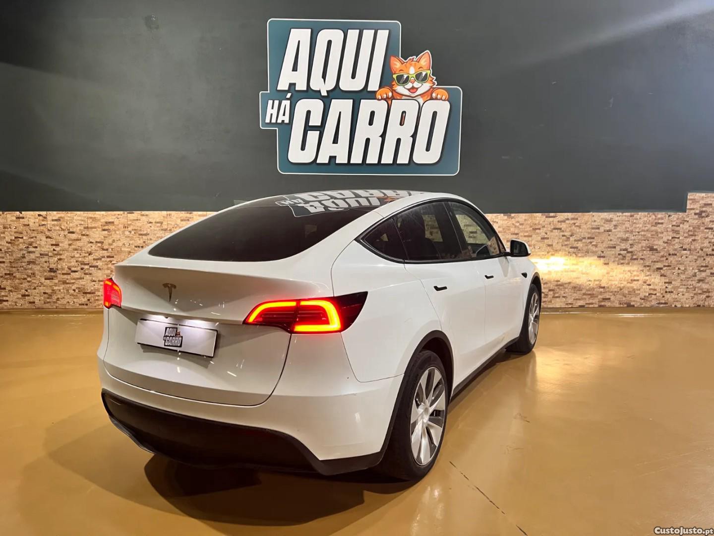 Tesla Model Y RWD — fotografia 11