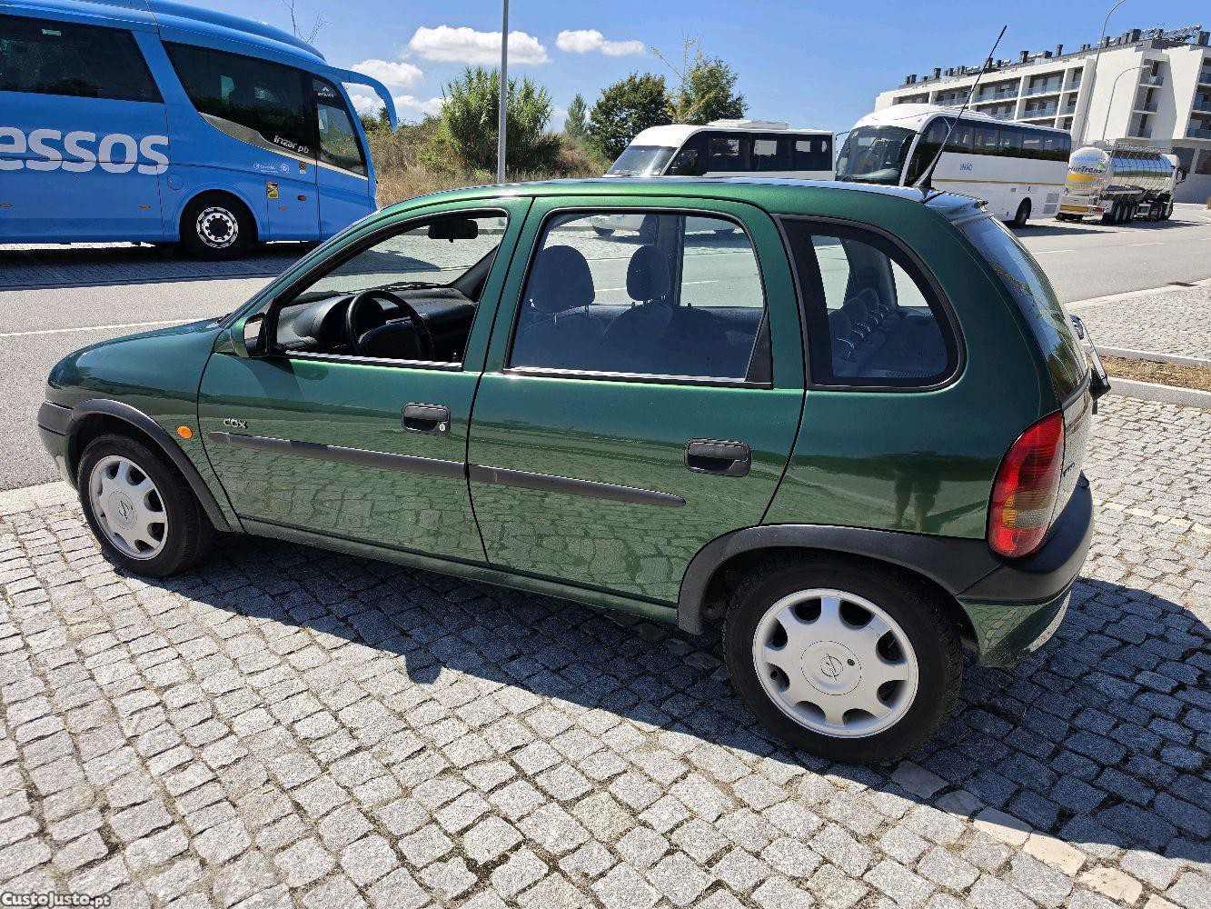 Opel Corsa 1.4 cc Caixa Automática — fotografia 6