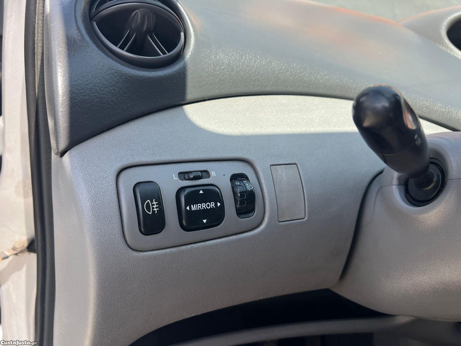 Toyota Yaris 1.0 Base C/Radio — fotografia 5
