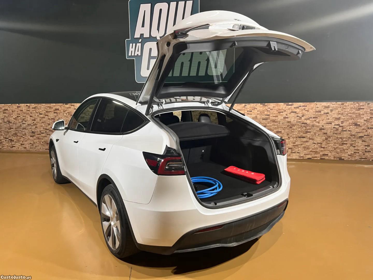 Tesla Model Y RWD — fotografia 8