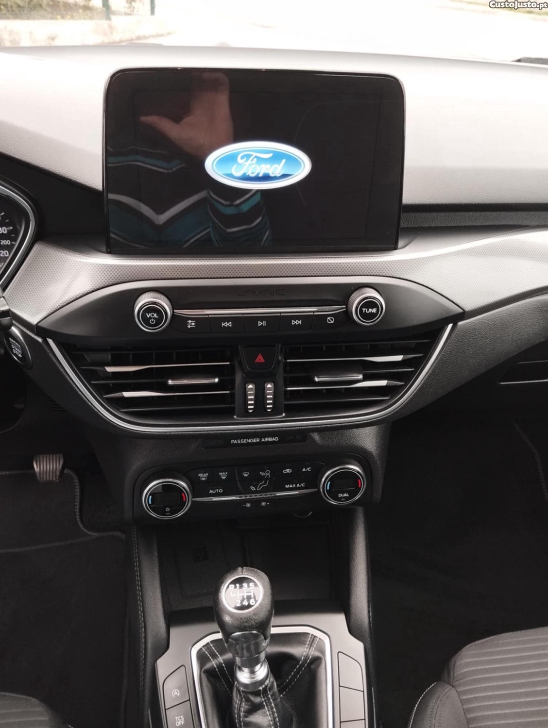 Ford Focus 1.5 tdci ecoblue titanium 120cv — fotografia 3