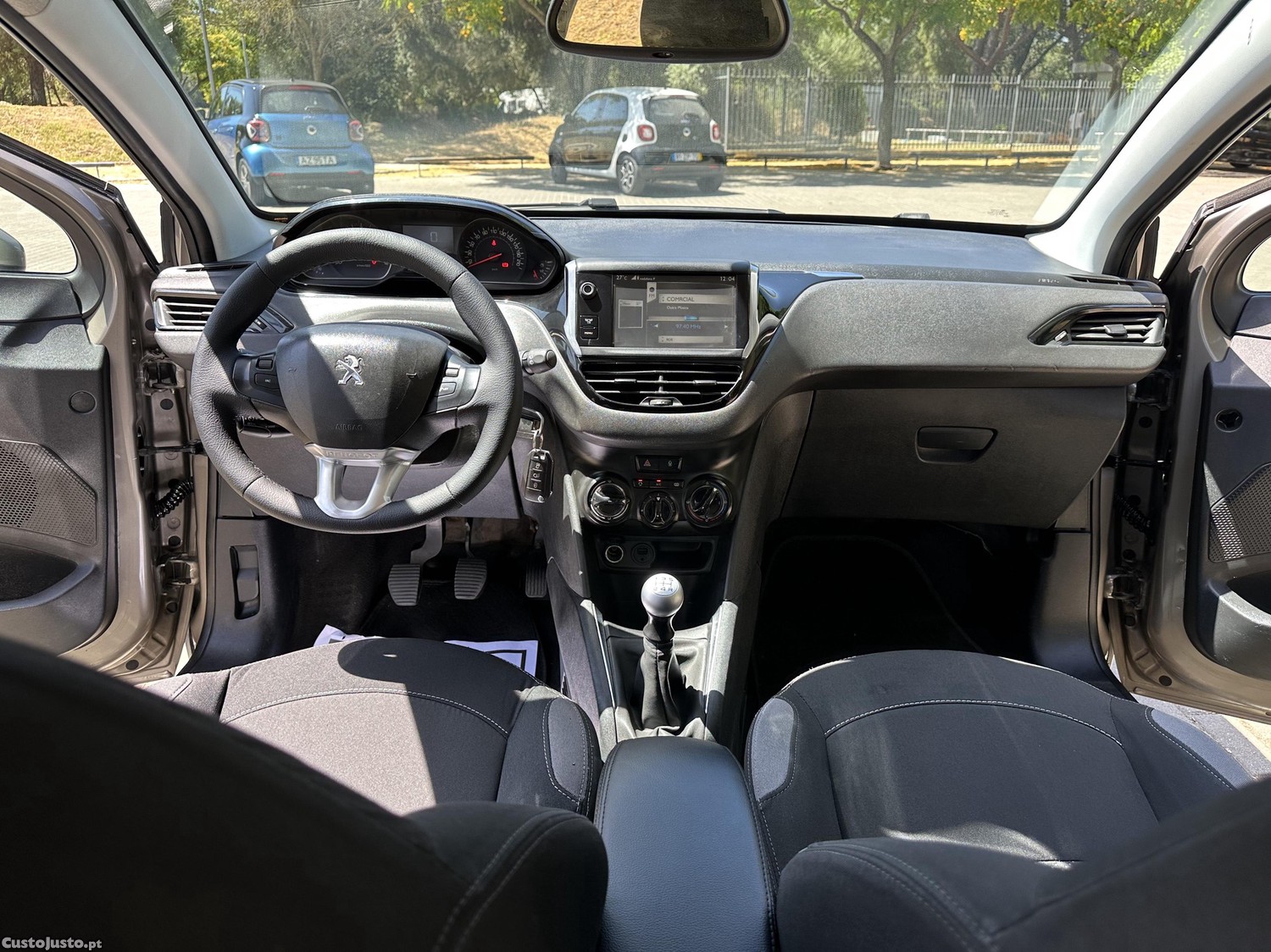 Peugeot 208 1.4 Hdi — fotografia 3