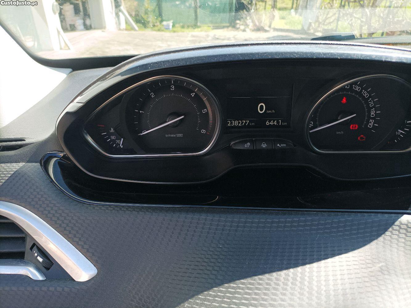 Peugeot 2008 1600 HDI — fotografia 4