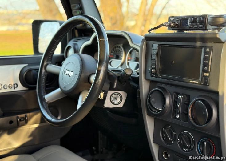 Jeep Wrangler 2.8 CRD DPF Auto Sahara — fotografia 4
