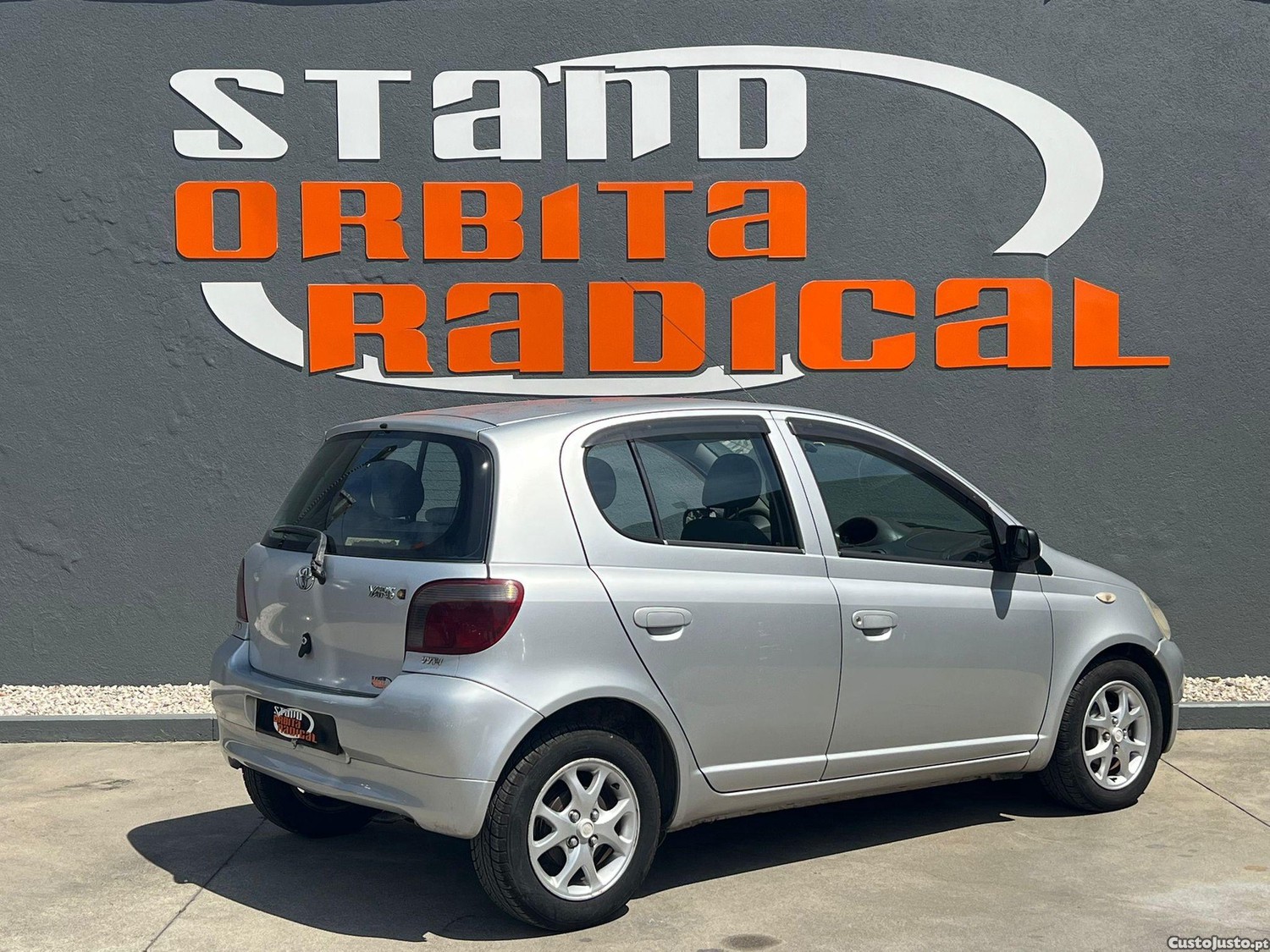 Toyota Yaris 1.0 Base C/Radio — fotografia 12
