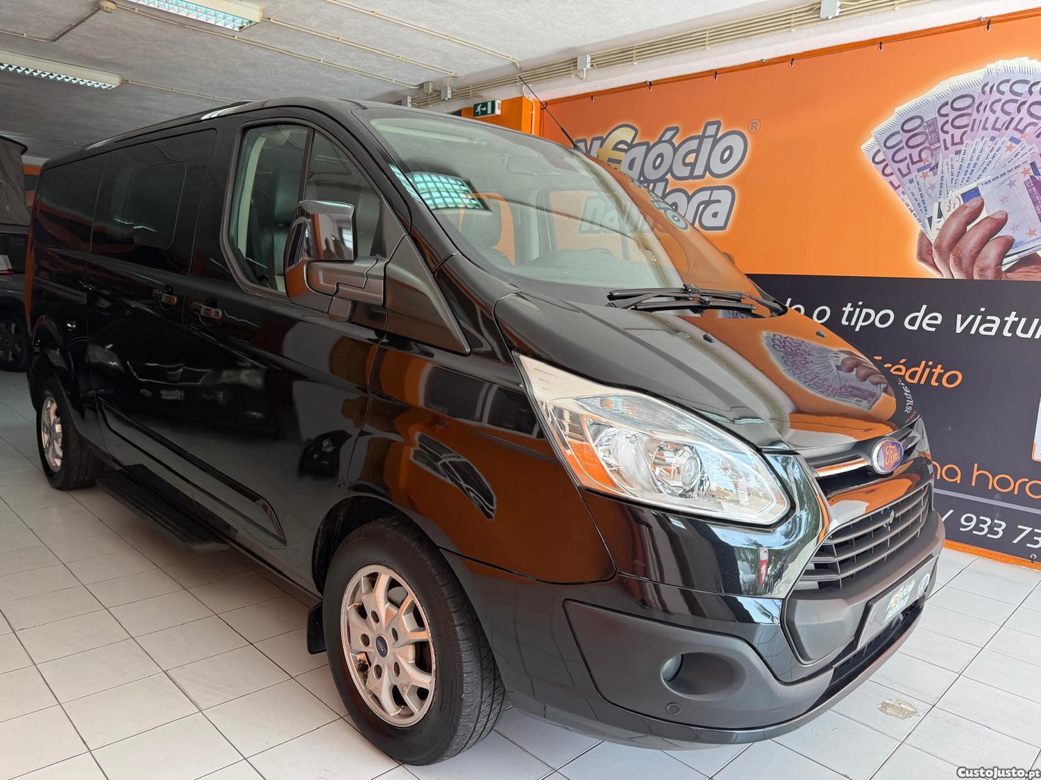 Ford Tourneo Custom 2.2 Duratorq TDCI 9 Lugares - 09 — photo 3