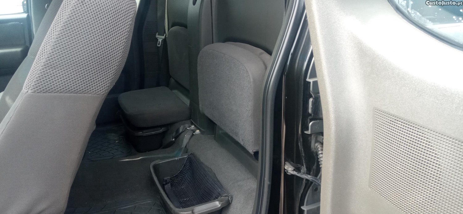 Nissan Navara 2.5 — fotografia 2