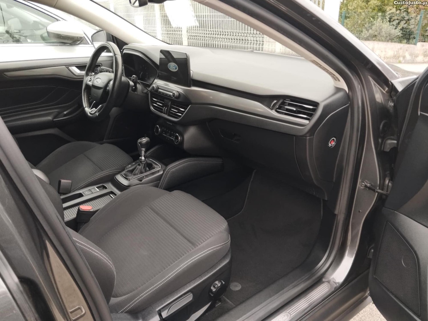 Ford Focus 1.5 tdci ecoblue titanium 120cv — fotografia 2