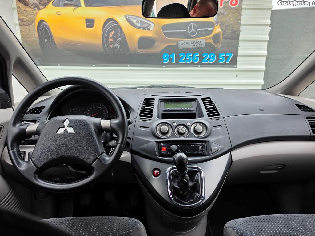Mitsubishi Grandis 2.0DiD 136Cv 7 Lugares 11/2005 — fotografia 6