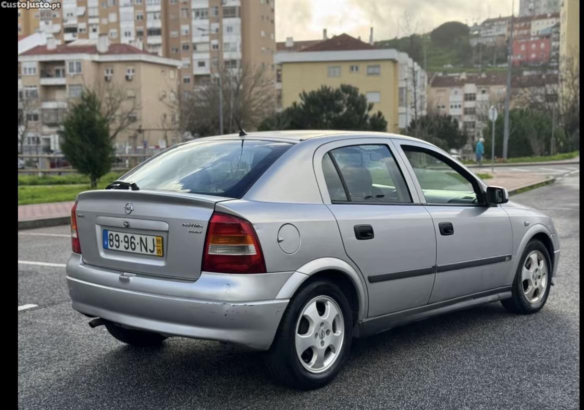 Opel Astra 1.4 100 — fotografia 2