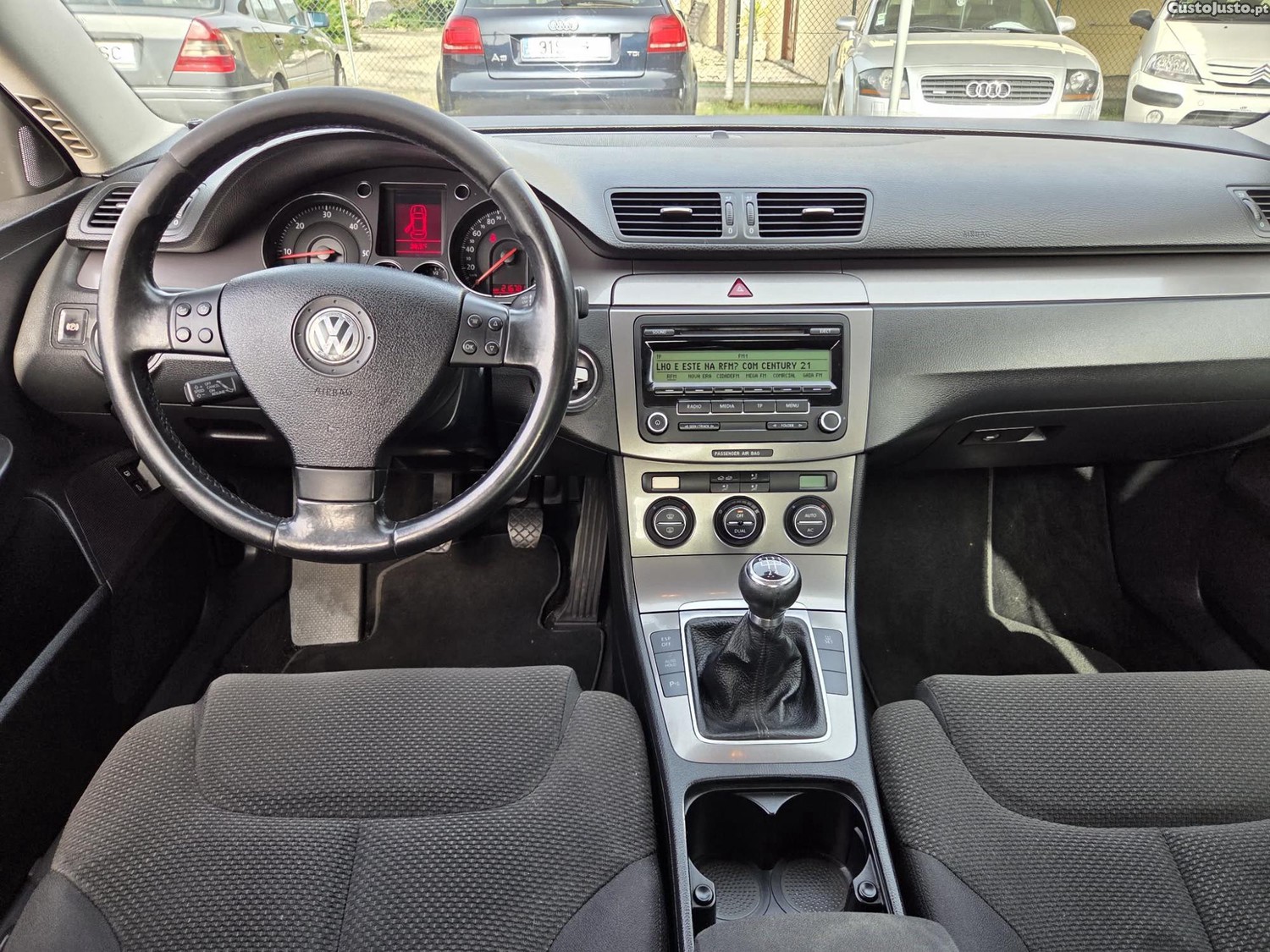 Volkswagen Passat 1.9 Tdi Bluemotion — fotografia 4