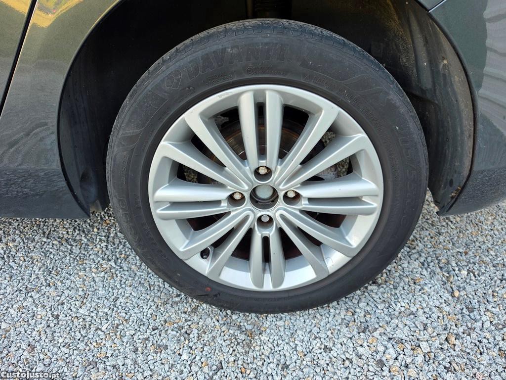 Citroën C4 1.6Hdi 114cv IVA DEDUTÍVEL 08/2013 — fotografia 8