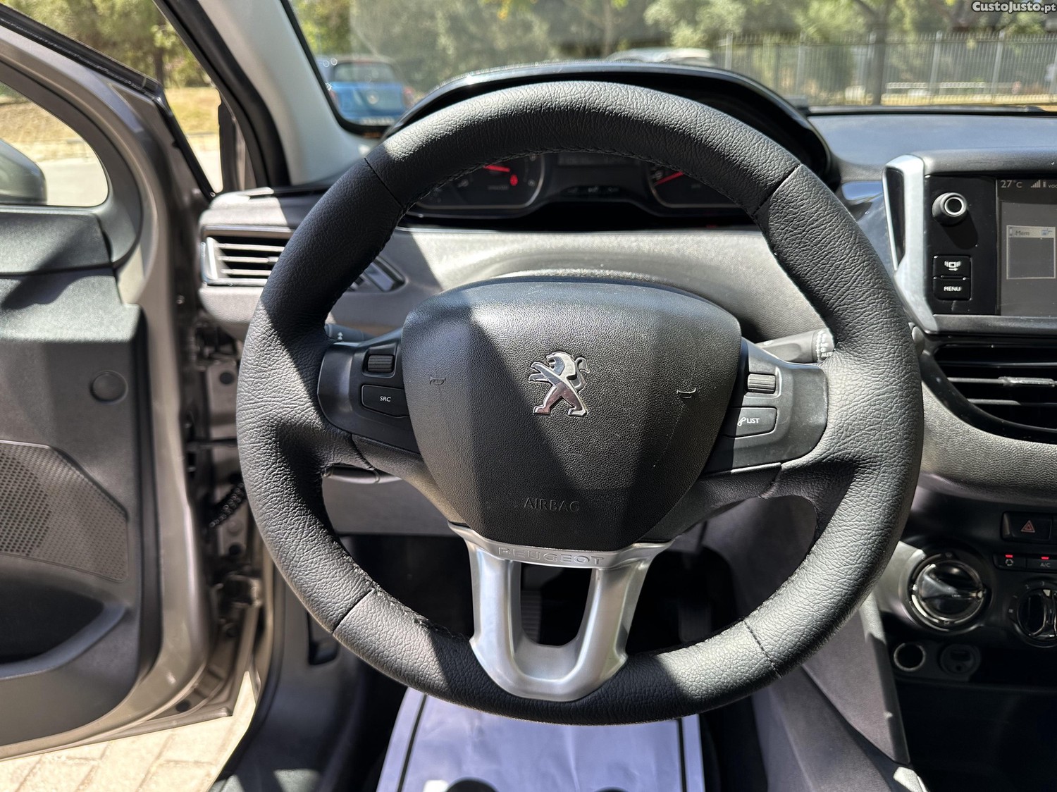 Peugeot 208 1.4 Hdi — fotografia 5