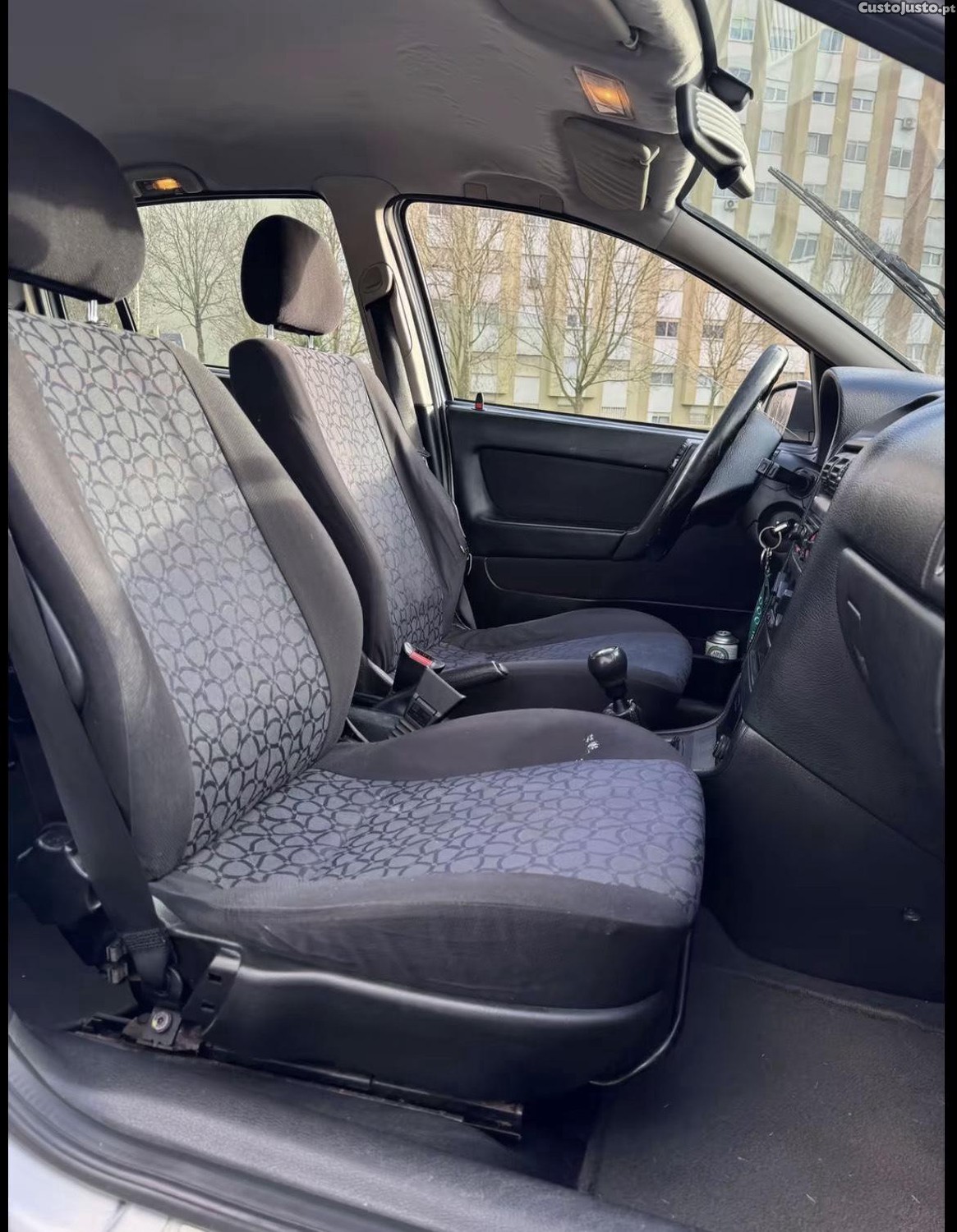 Opel Astra 1.4 100 — fotografia 3