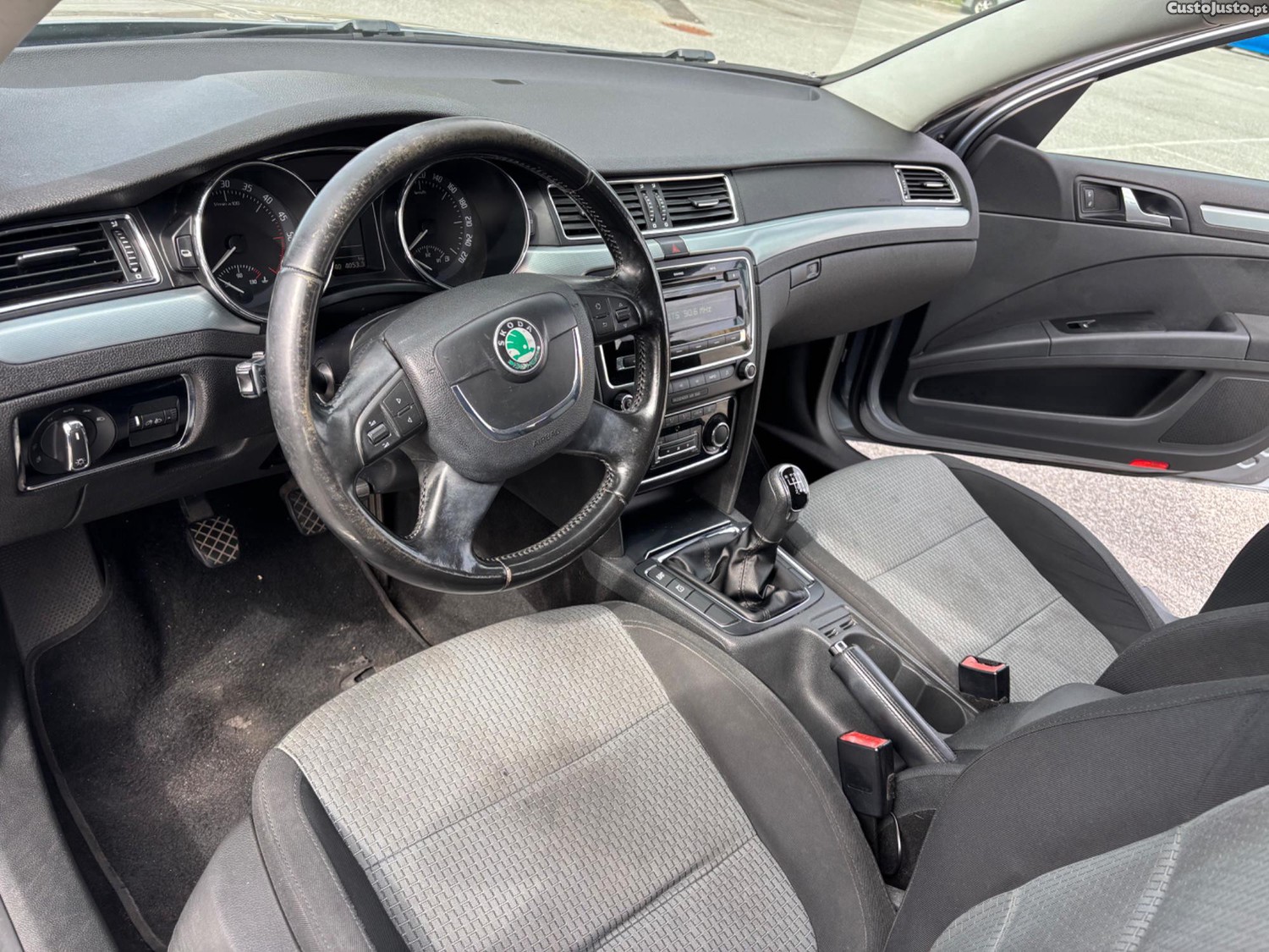 Skoda Superb 1.9 Tdi — fotografia 4