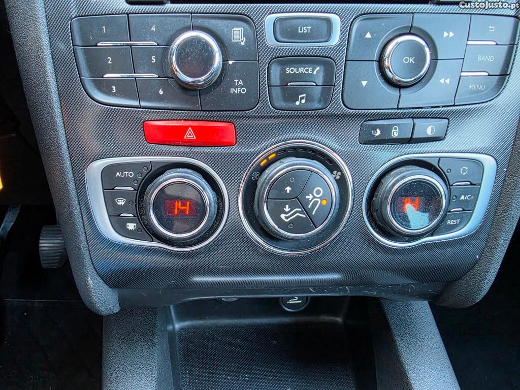 Citroën C4 1.6Hdi 114cv IVA DEDUTÍVEL 08/2013 — fotografia 3