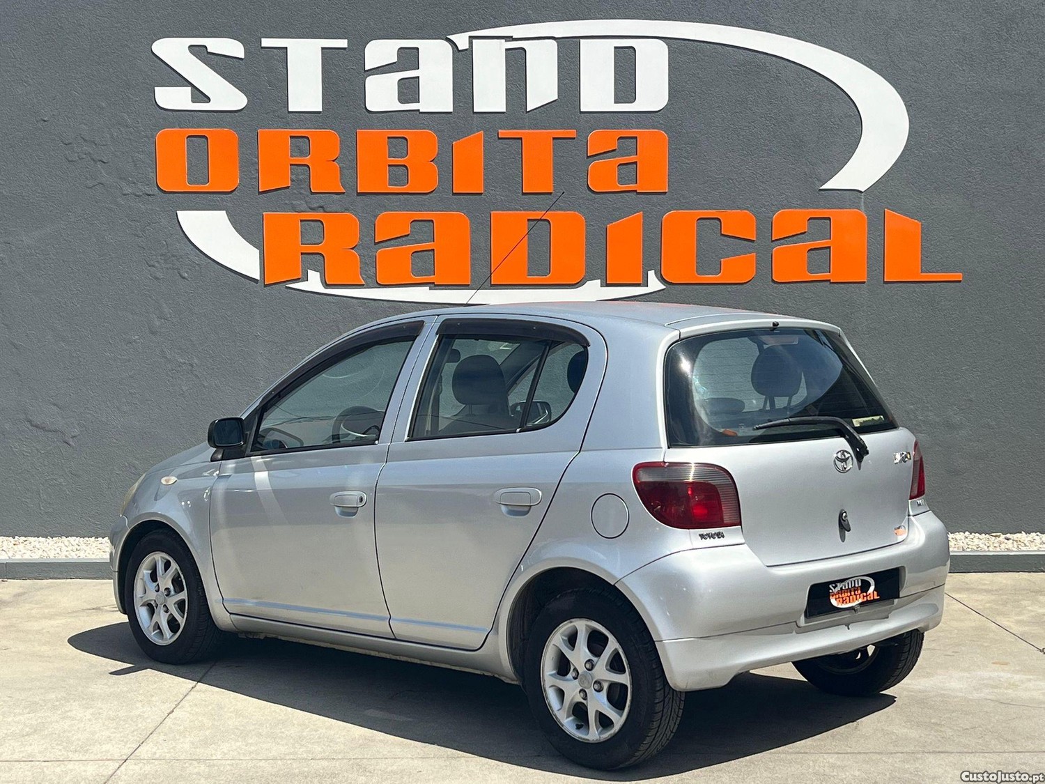 Toyota Yaris 1.0 Base C/Radio — fotografia 10