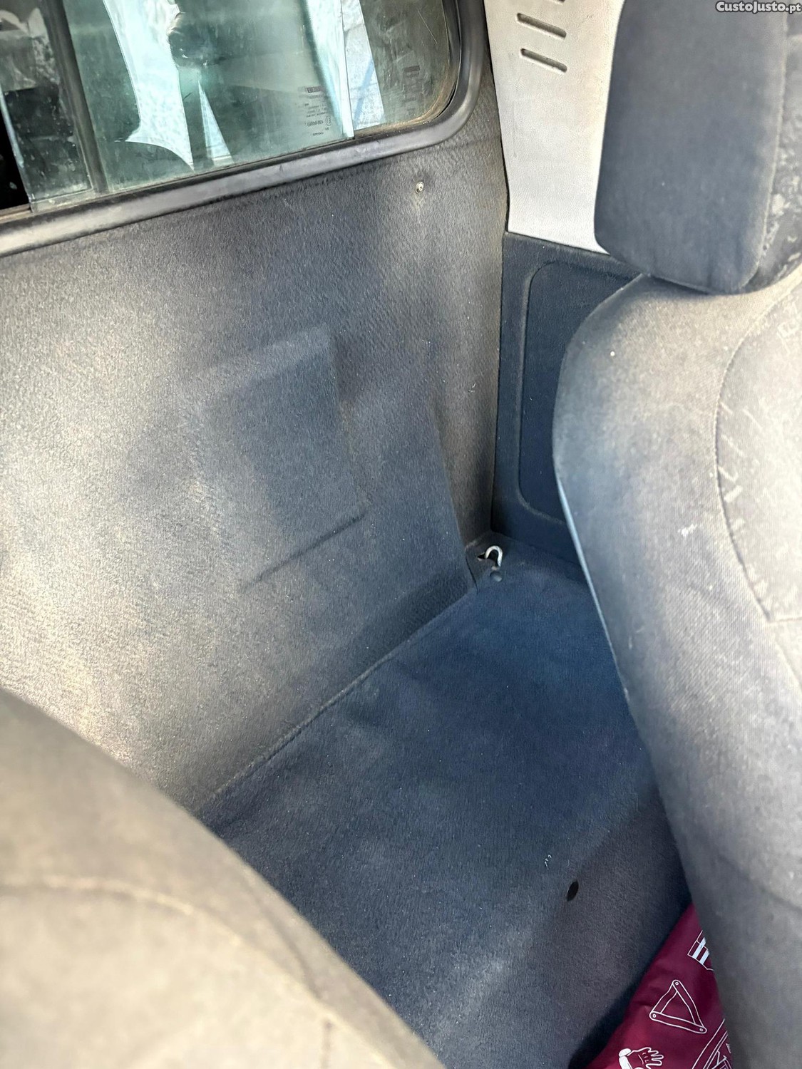 Fiat Strada Pick up com Caixa 1.3 CDTI 85cv — fotografia 4
