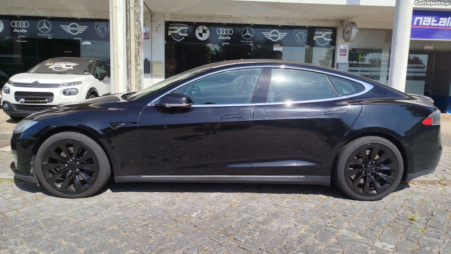 Tesla Model S 85 — fotografia 3