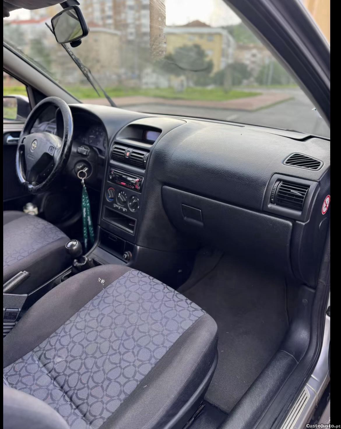 Opel Astra 1.4 100 — fotografia 4