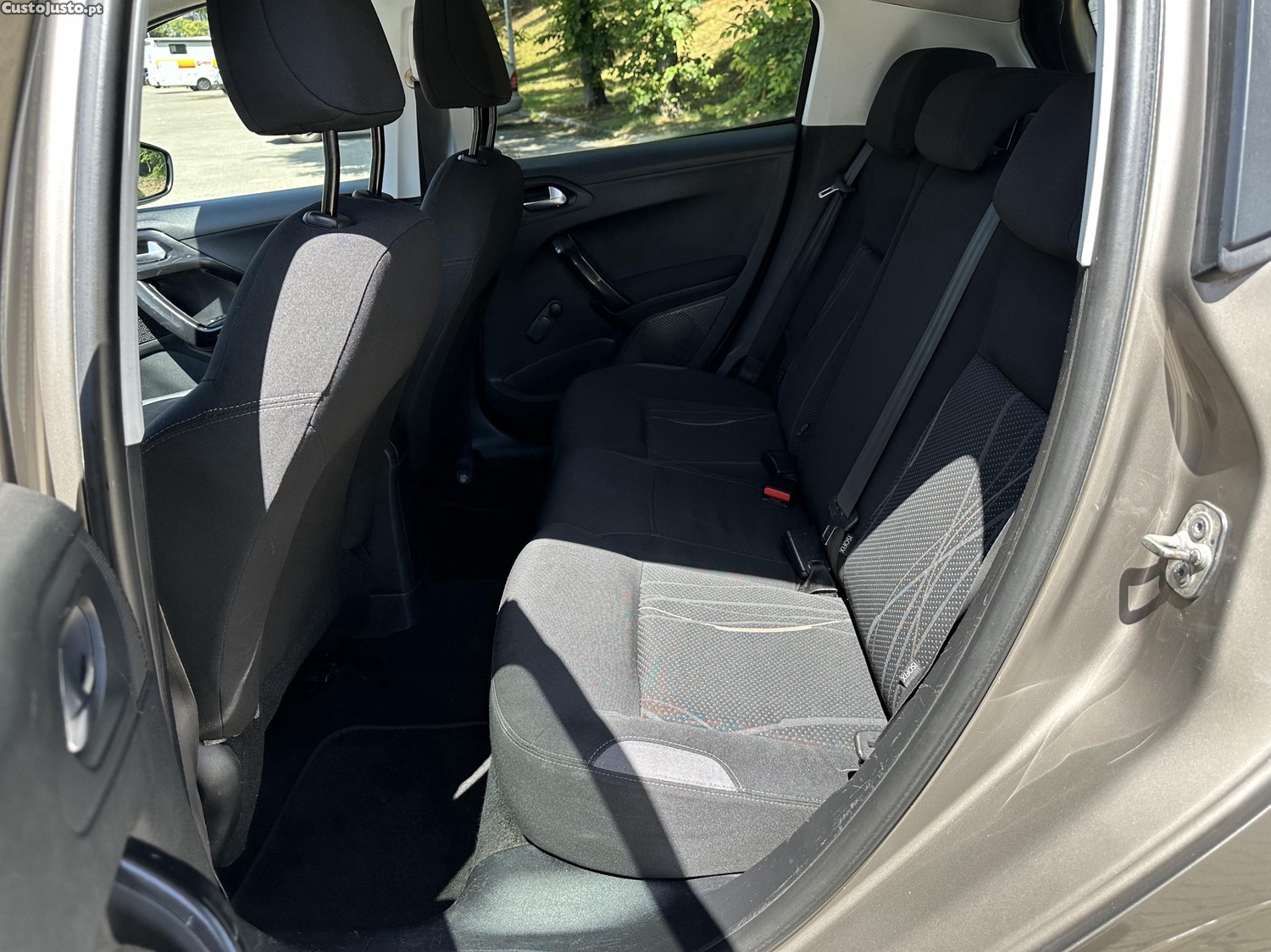 Peugeot 208 1.4 Hdi — fotografia 7