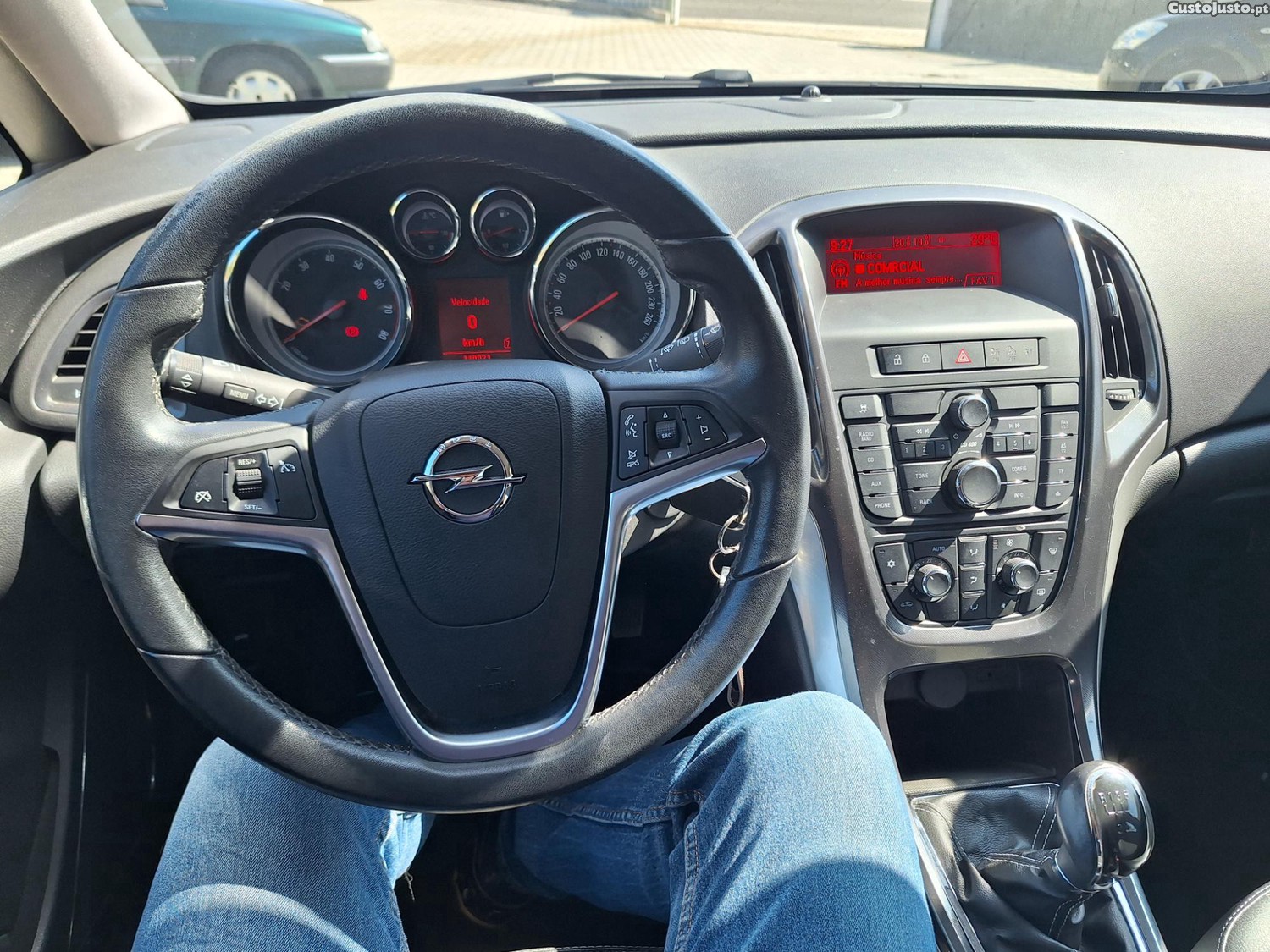 Opel Astra SPORTS TOURER — fotografia 2