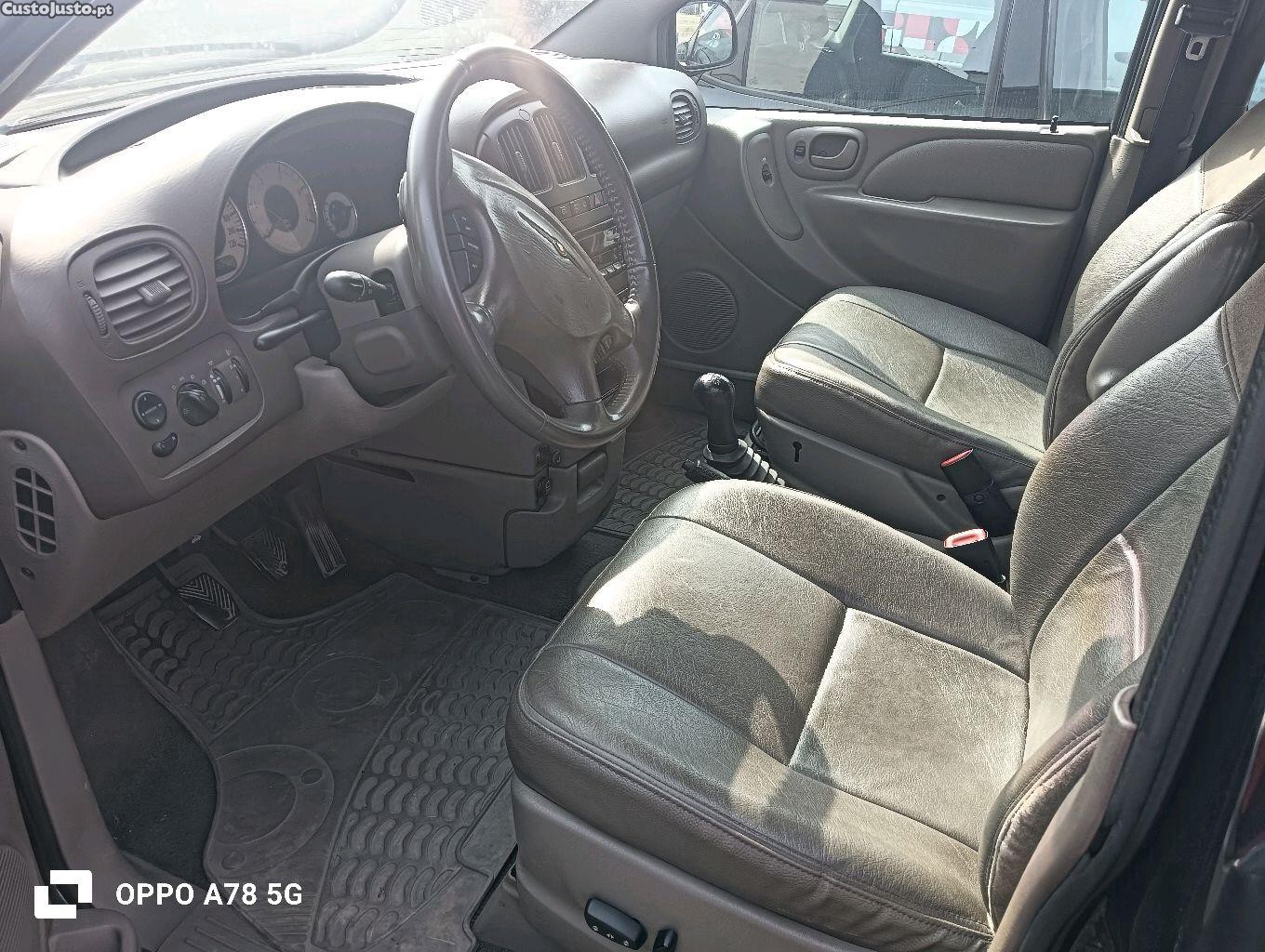 Chrysler Voyager 2.5 crd — fotografia 2