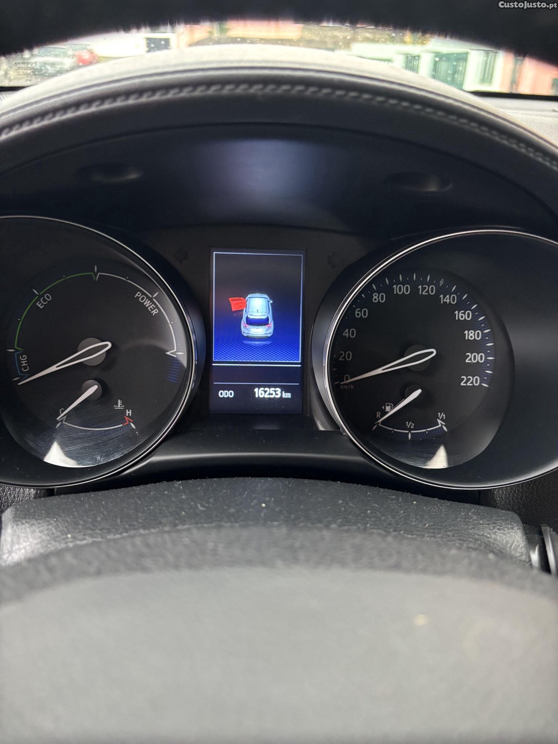 Toyota C-HR 1.8 Hybrid — fotografia 4