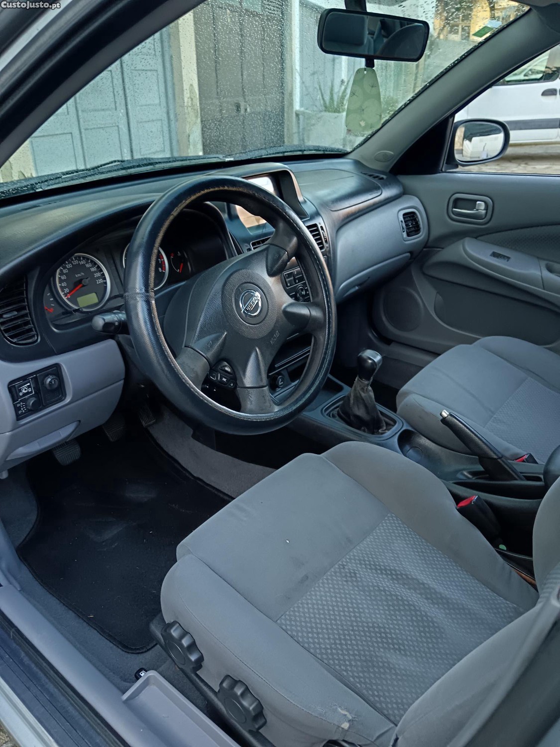 Nissan Almera 1.5i - 03 foto 5