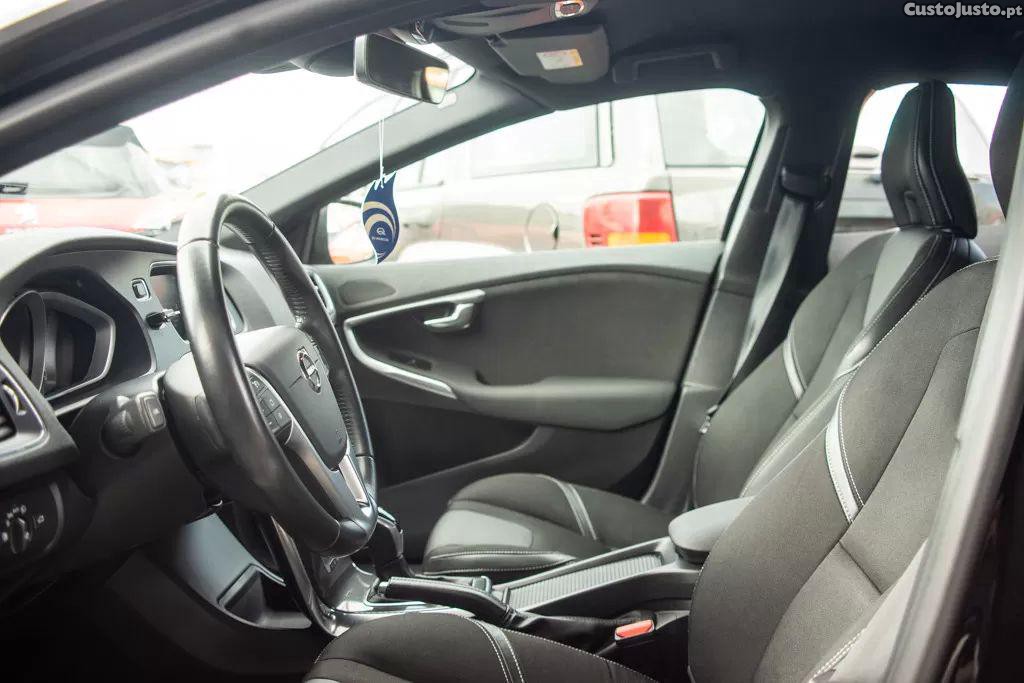 Volvo V40 2.0 d2 inscription geartronic — fotografia 4