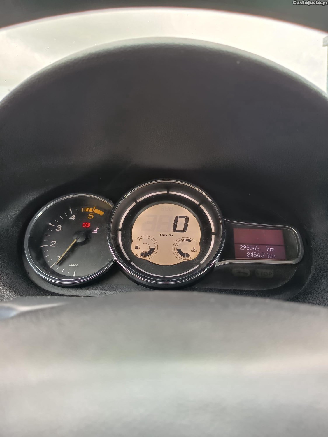 Renault Mégane III — fotografia 10