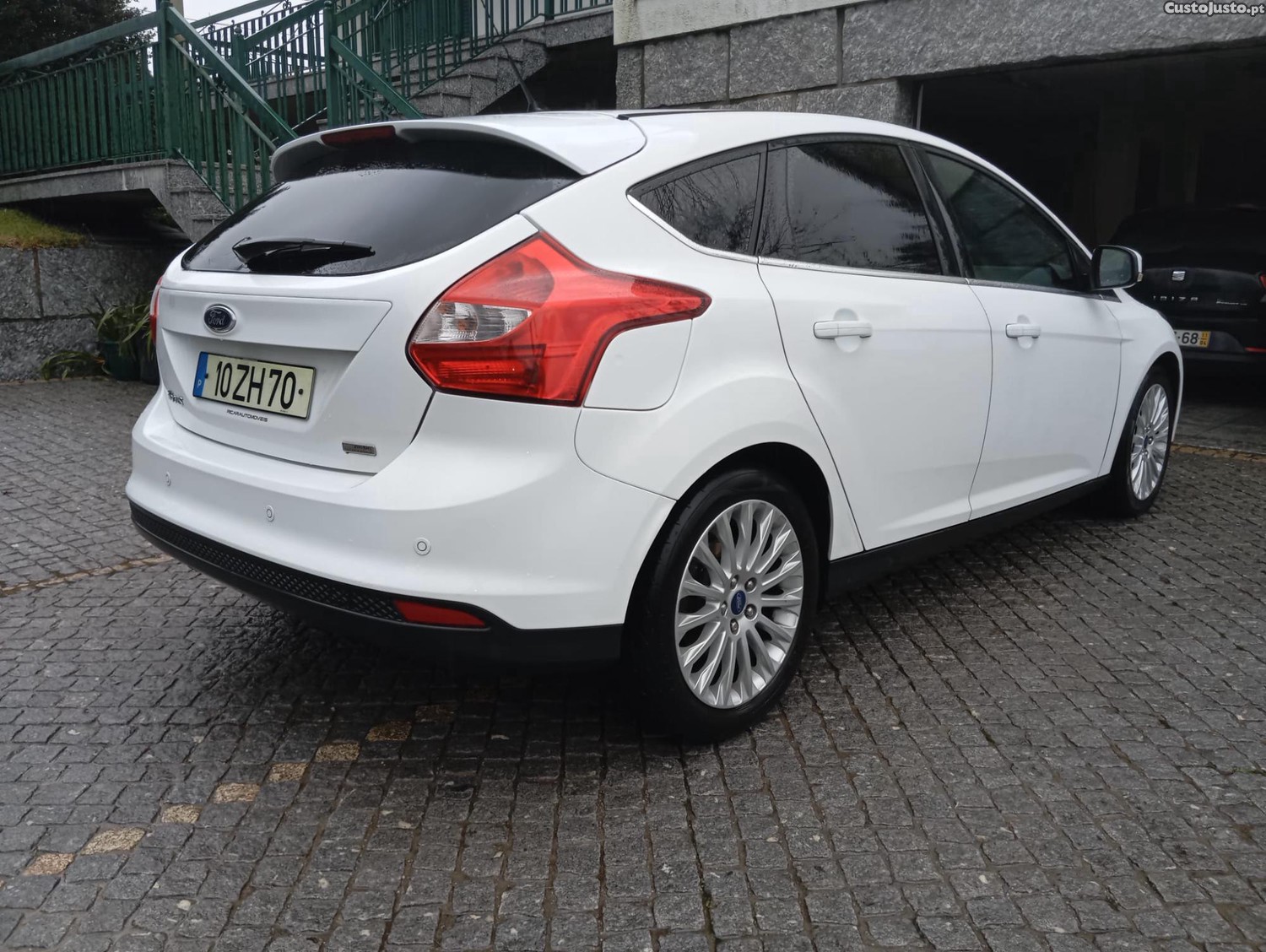 Ford Focus 1.0i 100cv 5 Portas — fotografia 11