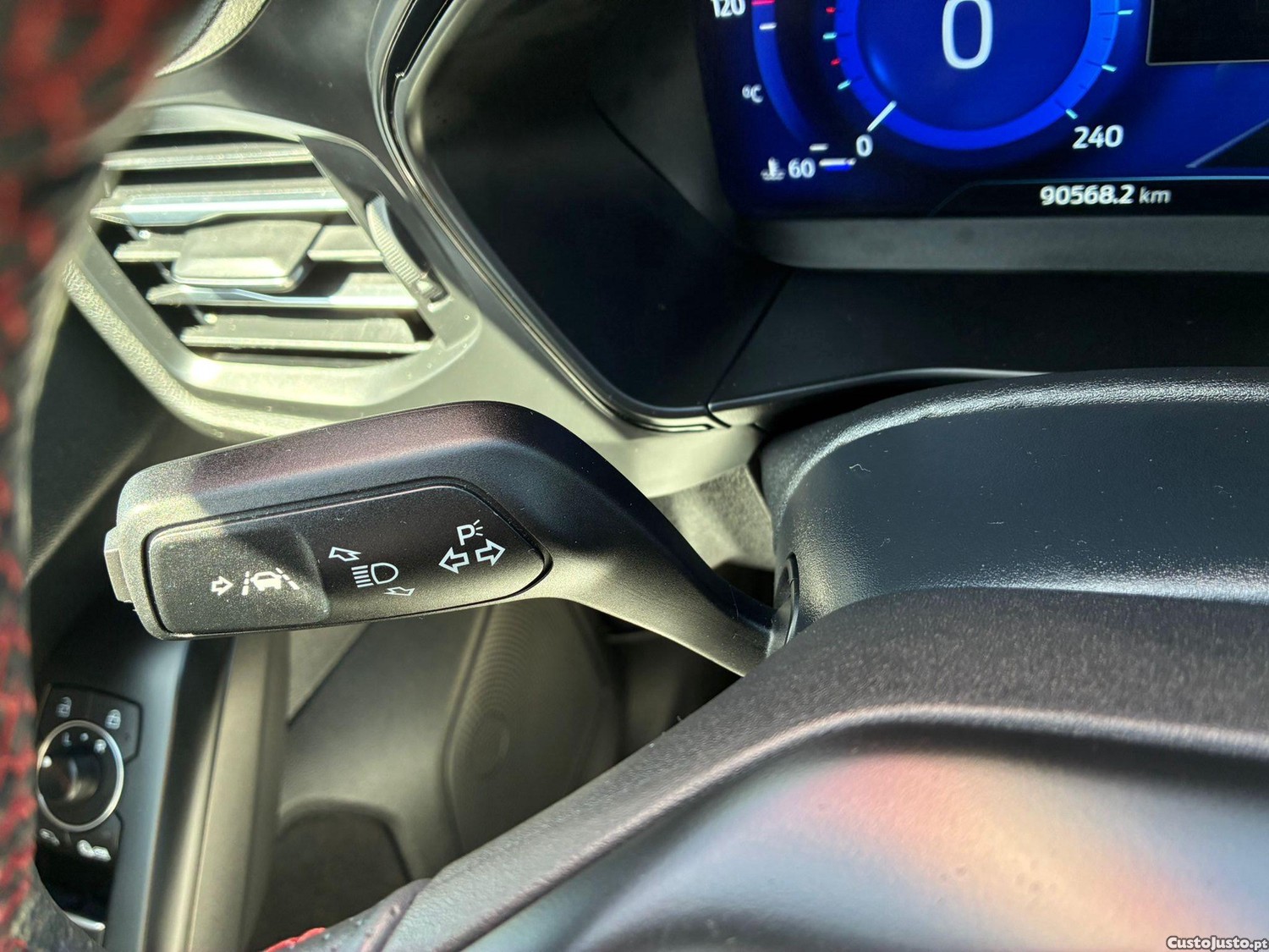 Ford Focus 1.0 EcoBoost Mild-Hybrid ST-Line X — fotografia 15