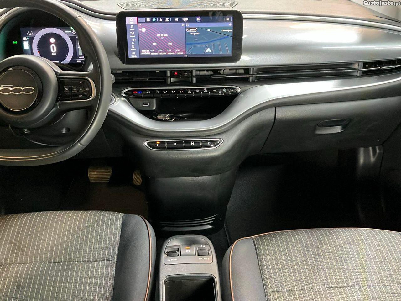 Fiat 500 e Icon Plus 42 KWh — fotografia 13