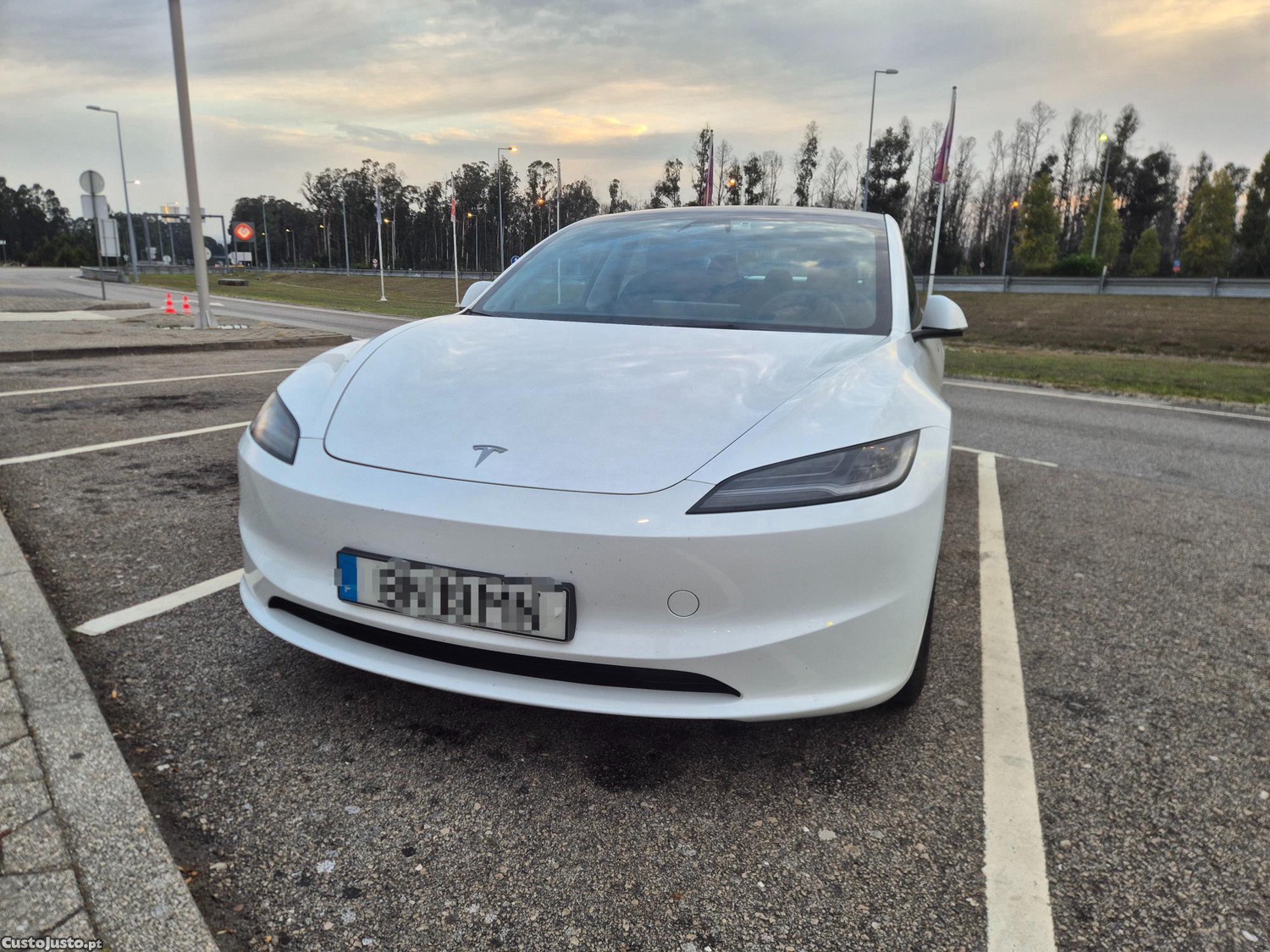 Tesla Model 3 3 — fotografia 12