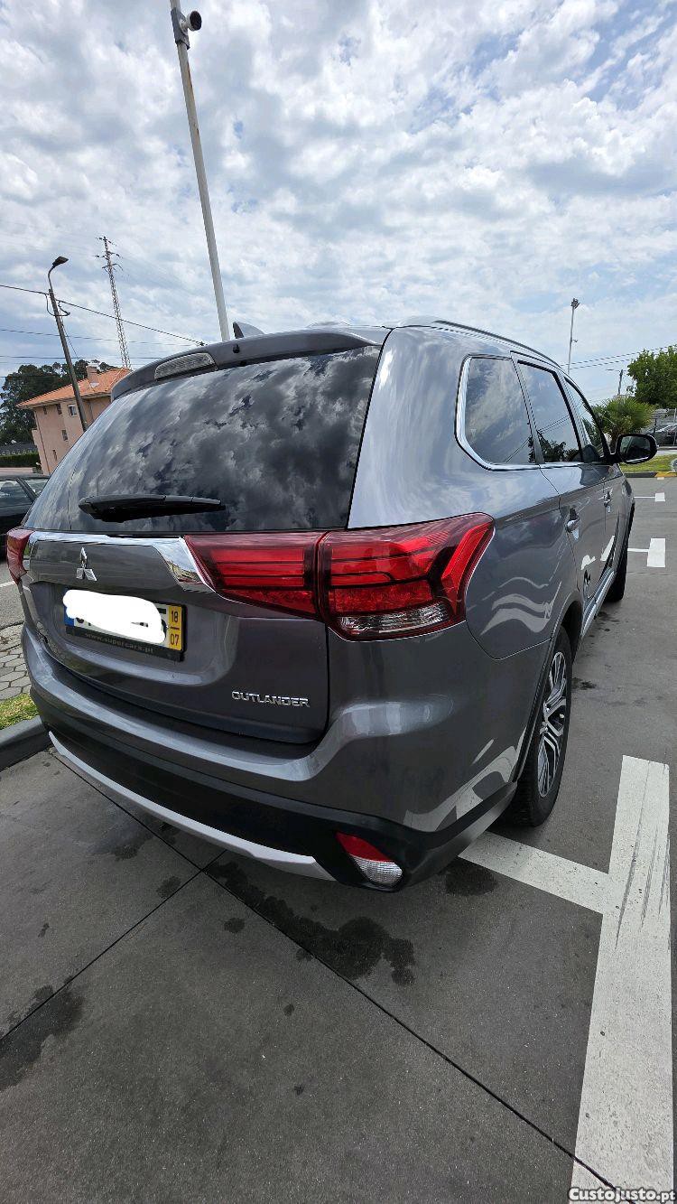 Mitsubishi Outlander 2.2 DI-D 7 Lugares (Nacional) — fotografia 11