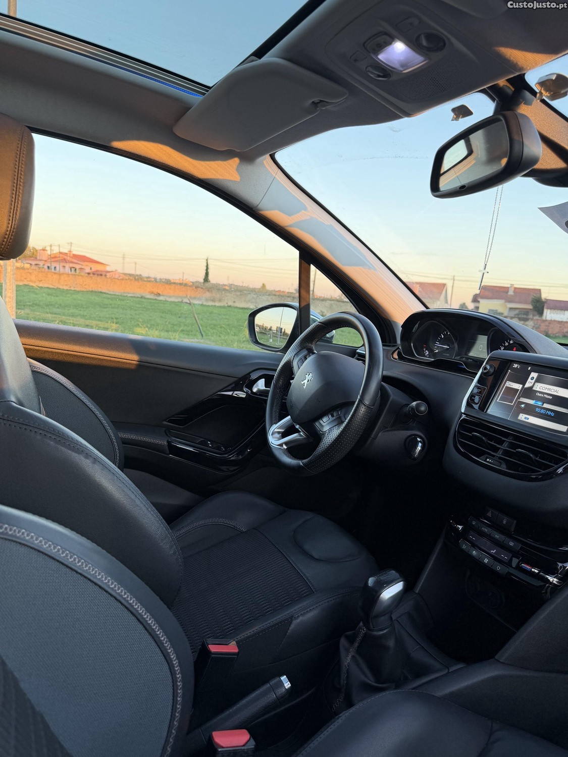 Peugeot 208 Peugeot 208 1.6 VTi 120 Allure  3 portas  Gasolina — photo 5