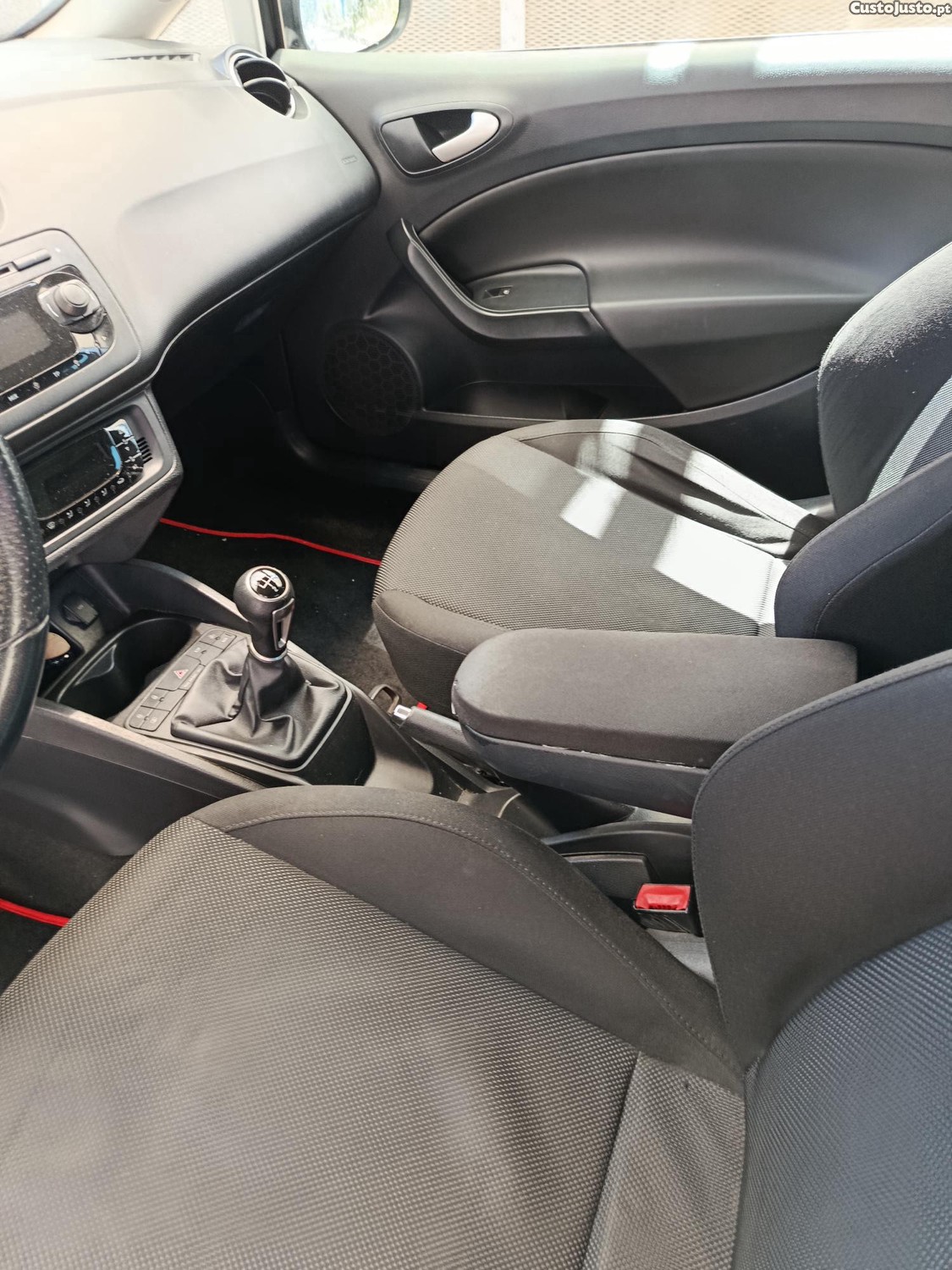 SEAT Ibiza Sport coupé 1.4 — fotografia 2