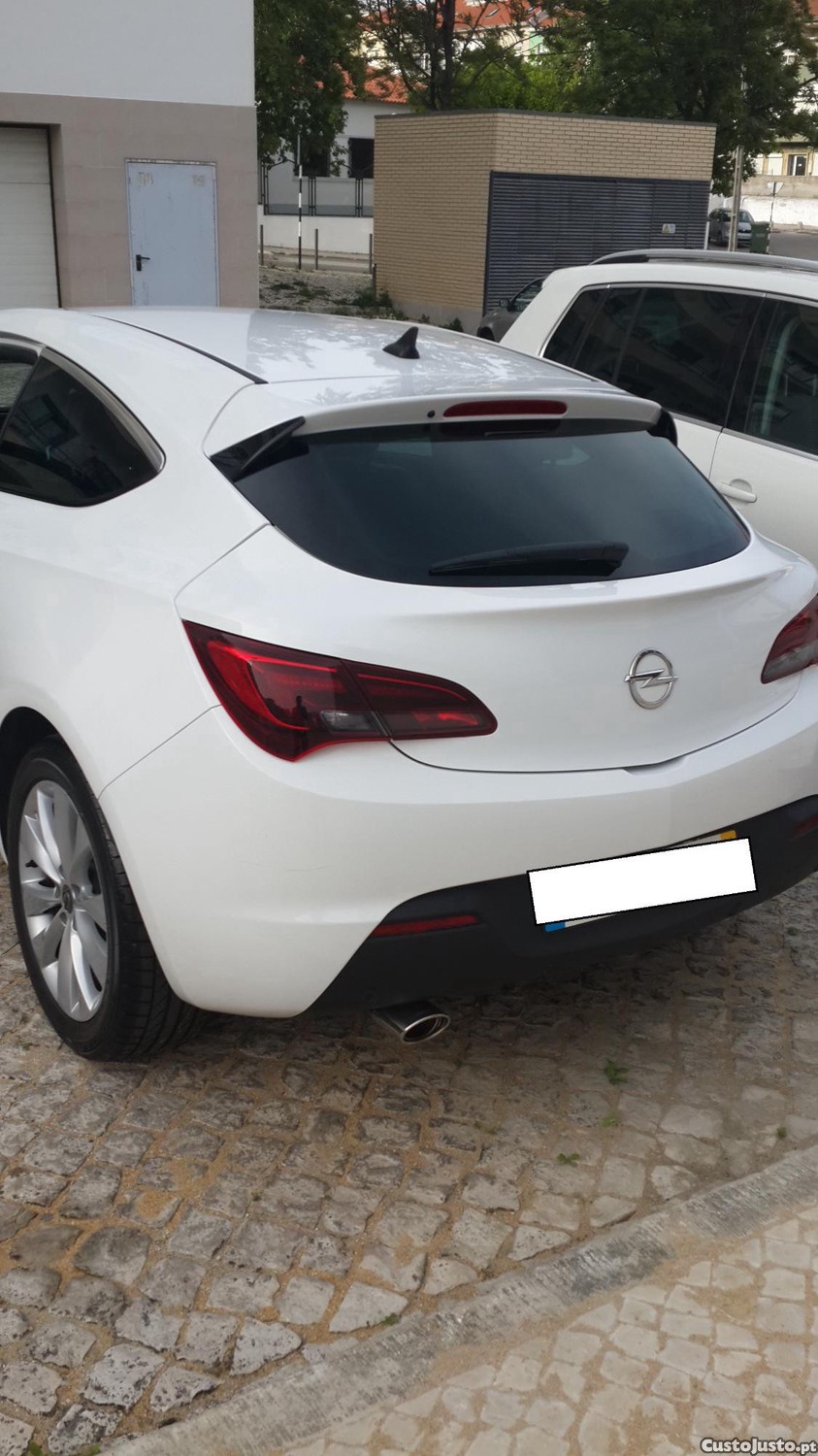 Opel Astra Gtc — fotografia 3