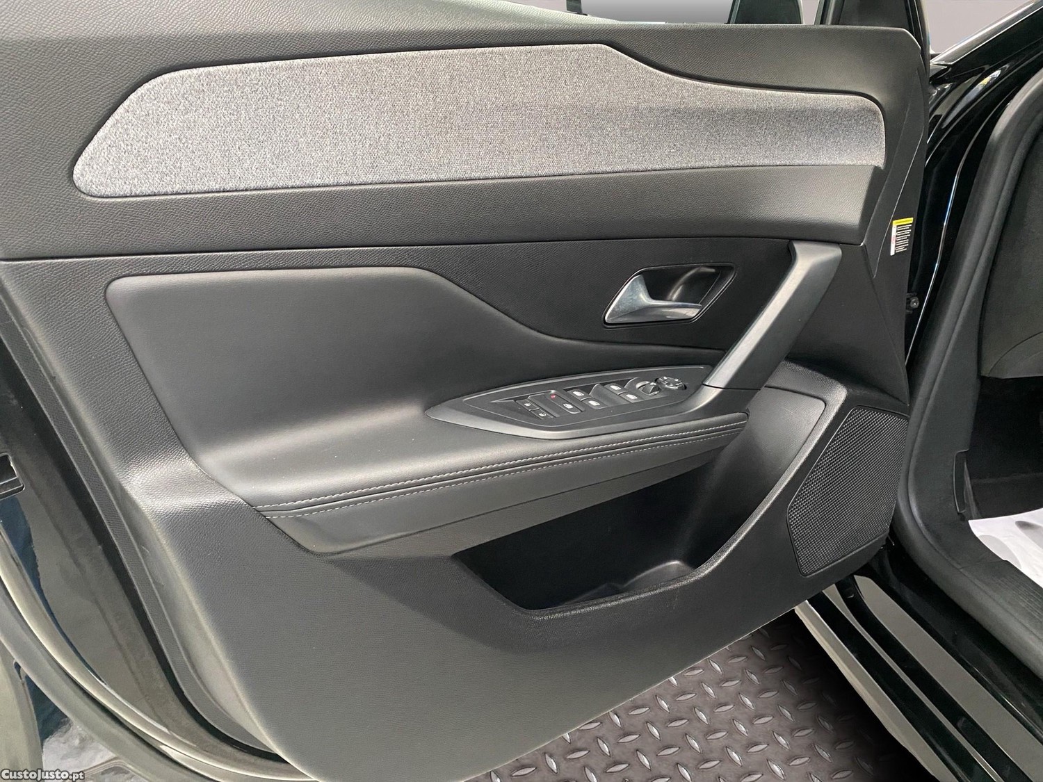 Peugeot 308 SW 1.2 PureTech Allure EAT8 — fotografia 6