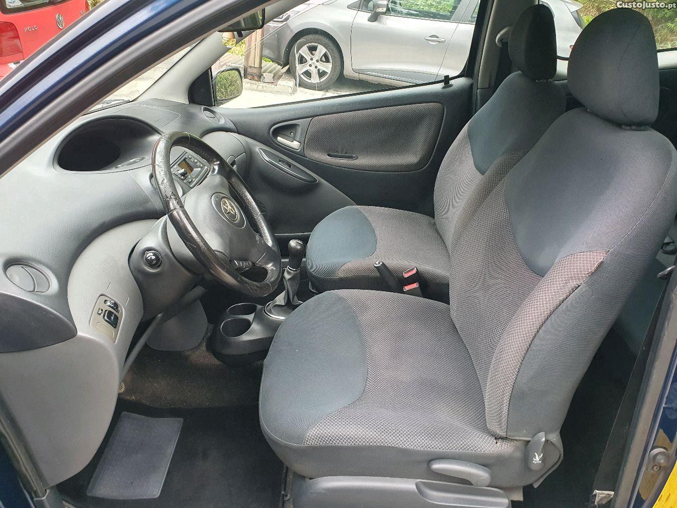 Toyota Yaris 1.3 - 03 foto 5