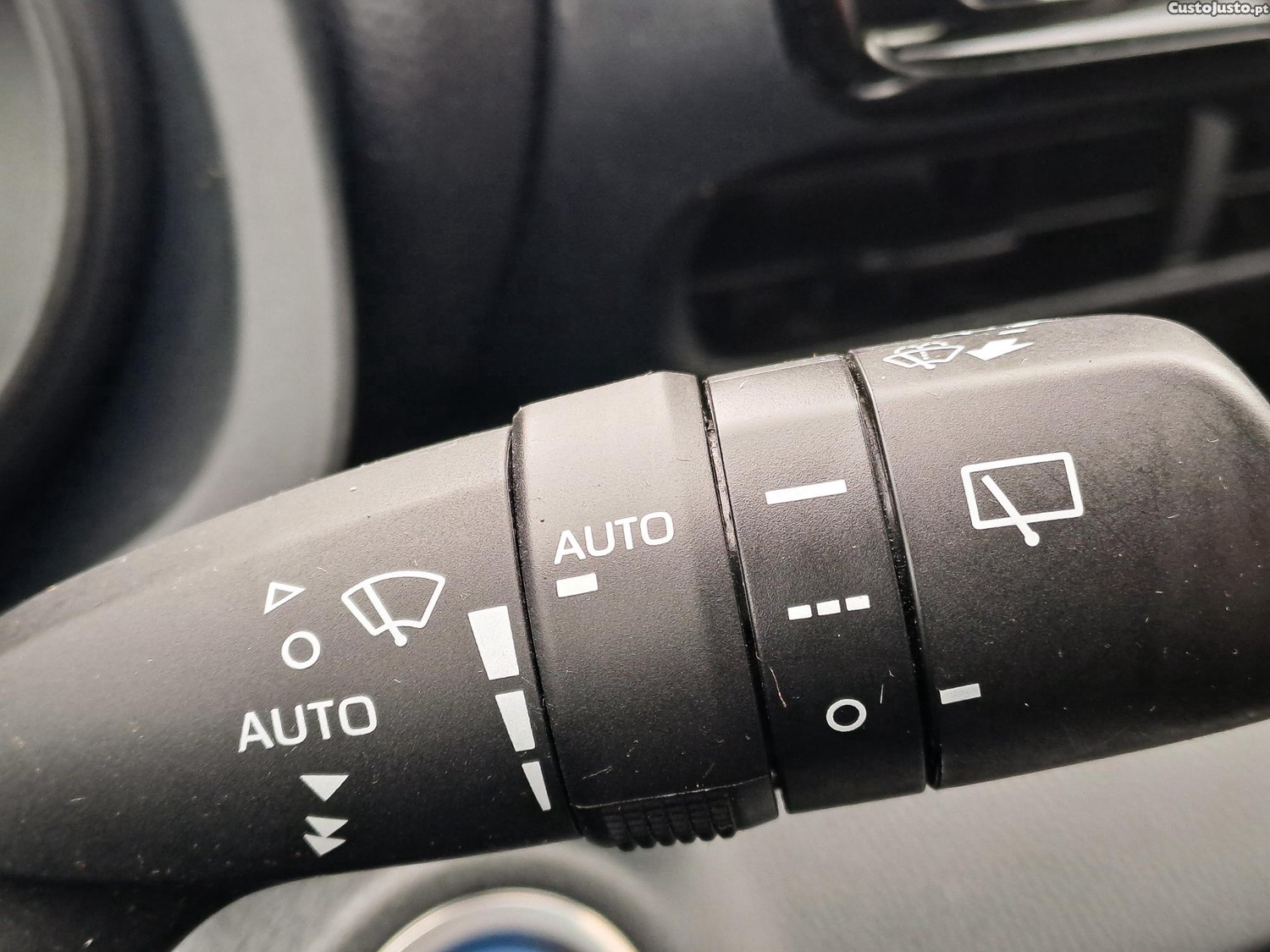 Toyota Yaris 1.5HDF EXCLUSIVE 116CV HIBRIDO/GASOLINA 2022 — fotografia 6