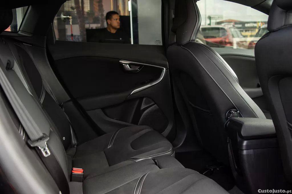 Volvo V40 2.0 d2 inscription geartronic — fotografia 9