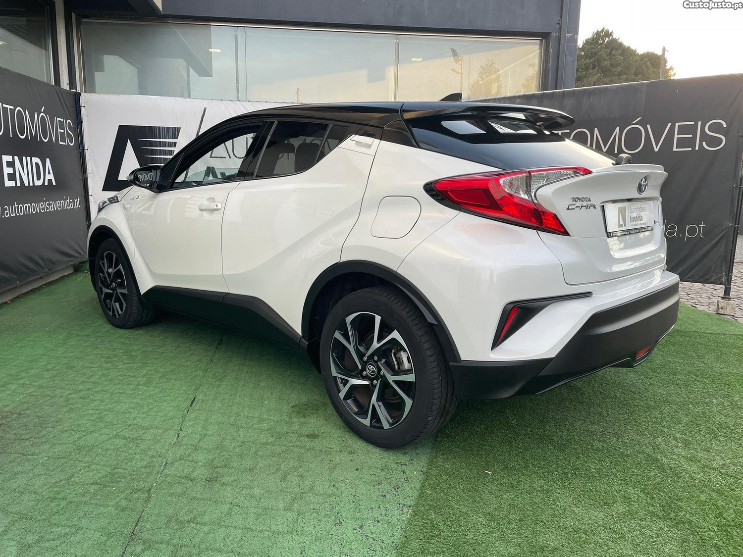 Toyota C-HR 1.8 HSD Exclusive+Pack Luxury - 19 foto 5